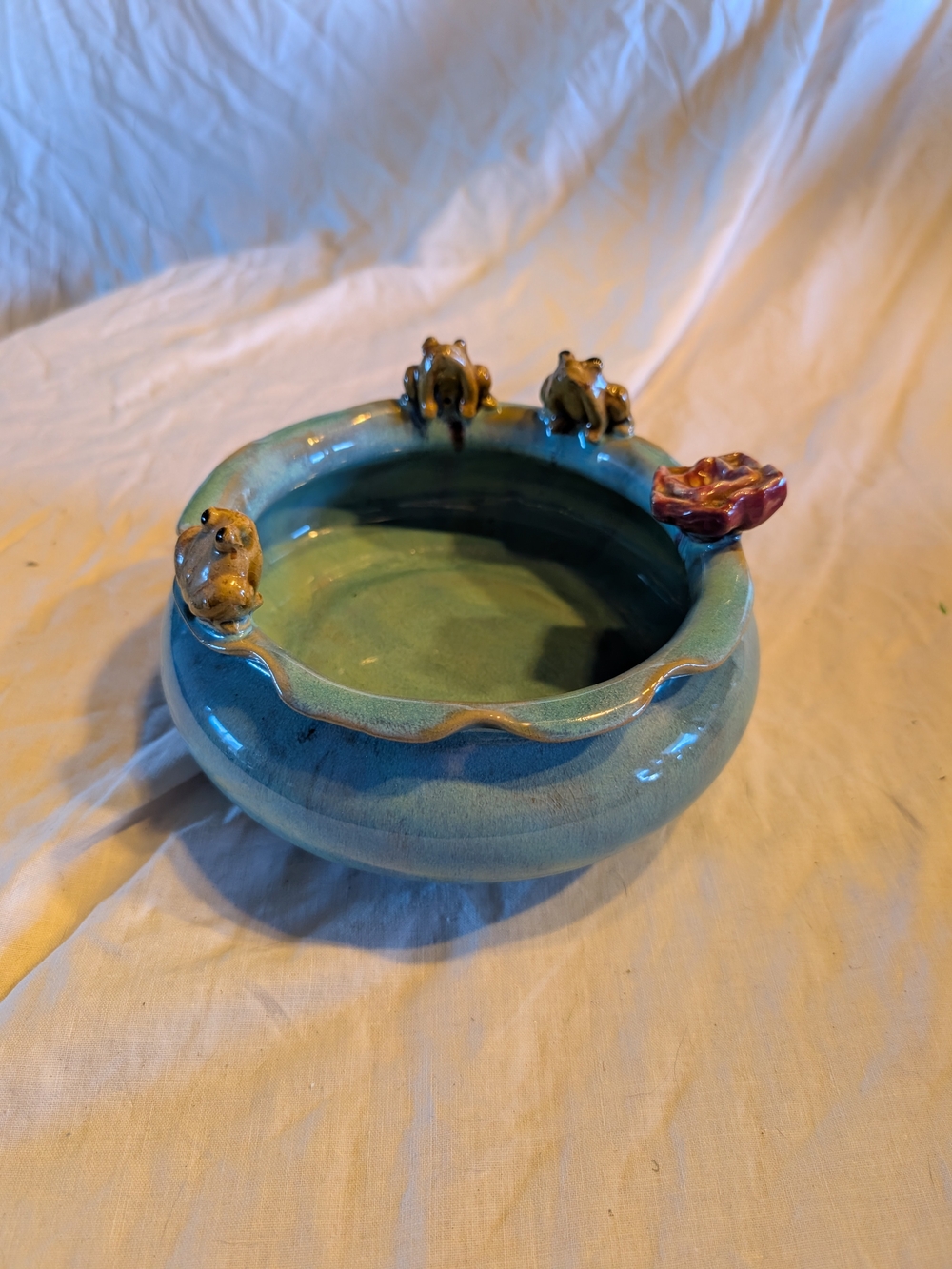 2/60$ Vintage Turquoise Ceramic planter with Frog and Lily Charm